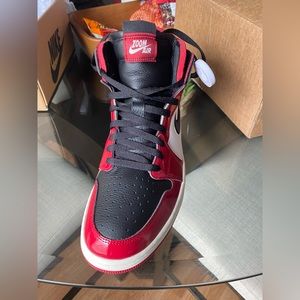 Womens size 11/mens 10 nike air Jordan 1 hight top